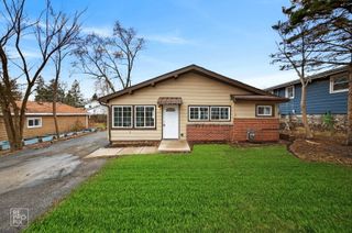 33704 N Oakland Drive, Gages Lake, IL 60030