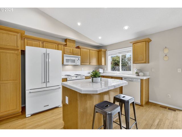 17137 Nw STOLLER Dr, Portland, OR 97229