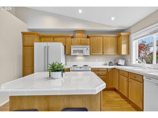 17137 Nw STOLLER Dr, Portland, OR 97229