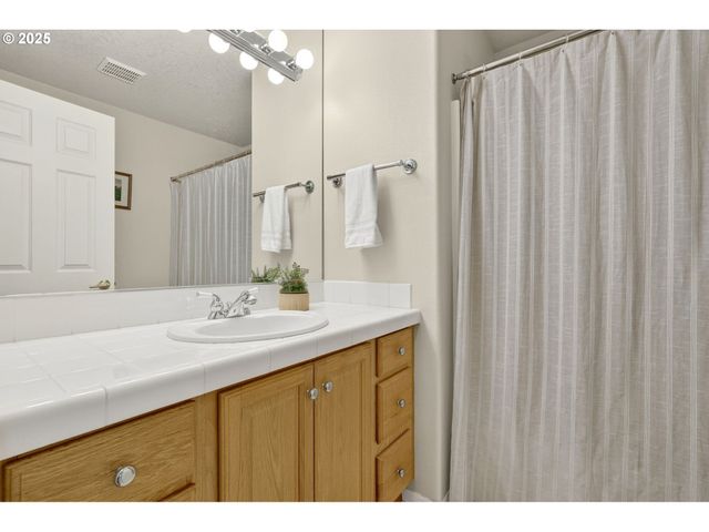 17137 Nw STOLLER Dr, Portland, OR 97229