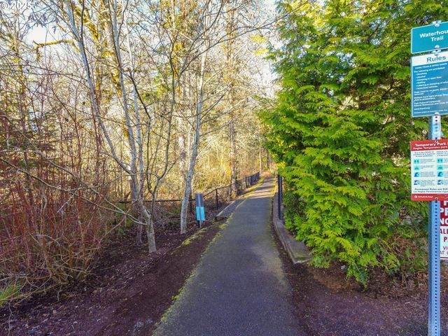 17137 Nw STOLLER Dr, Portland, OR 97229