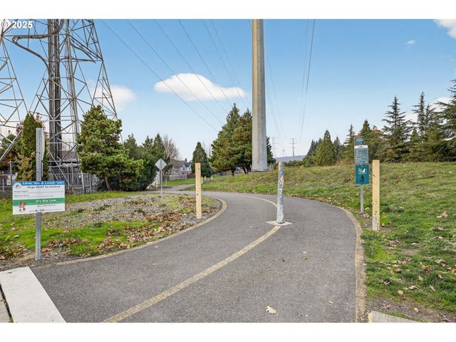 17137 Nw STOLLER Dr, Portland, OR 97229