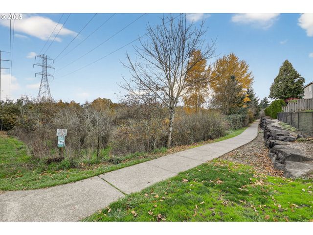 17137 Nw STOLLER Dr, Portland, OR 97229