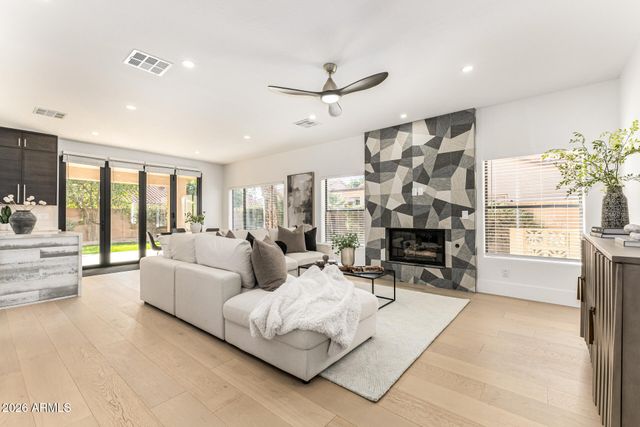 6213 E HELM Drive, Scottsdale, AZ 85254