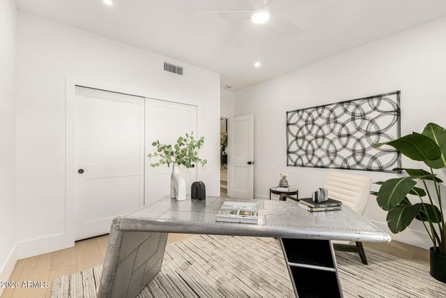 6213 E HELM Drive, Scottsdale, AZ 85254