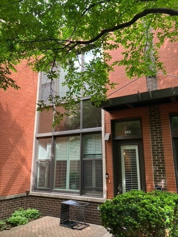 960 N Crosby Street, Chicago, IL 60610