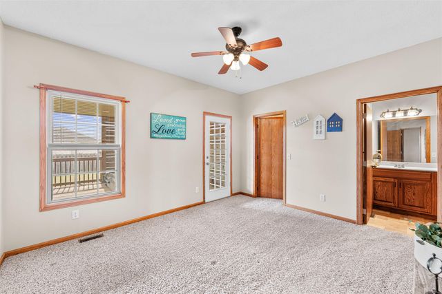 656 Joanie Ln, Salina, KS 67401