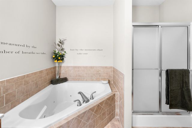 656 Joanie Ln, Salina, KS 67401