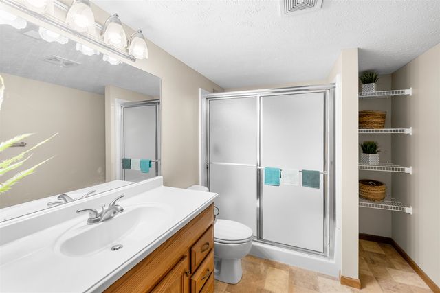 656 Joanie Ln, Salina, KS 67401