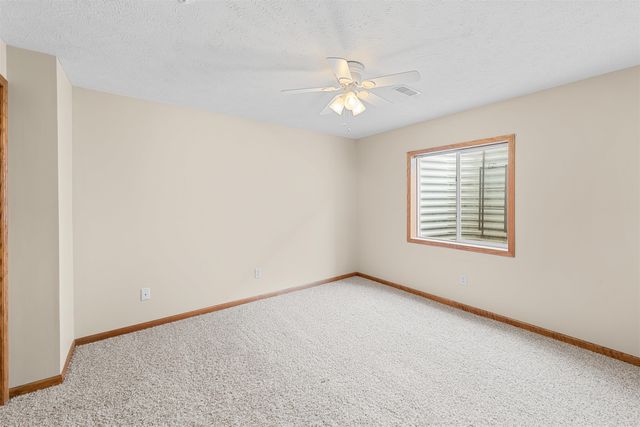 656 Joanie Ln, Salina, KS 67401