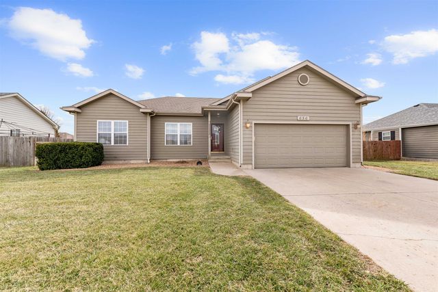 656 Joanie Ln, Salina, KS 67401