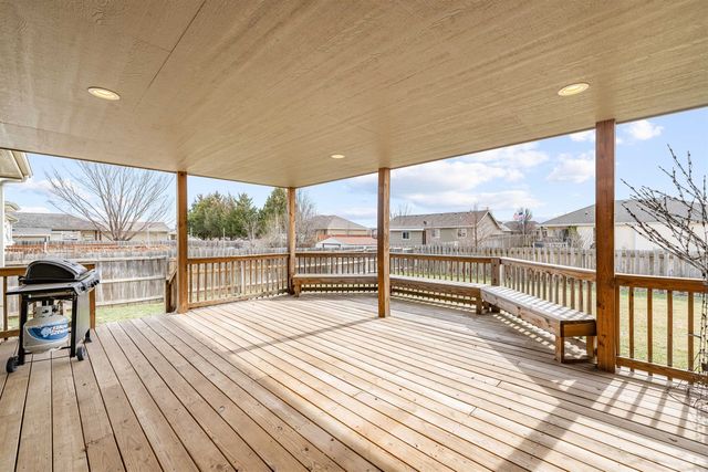 656 Joanie Ln, Salina, KS 67401