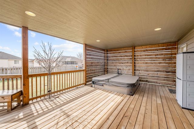 656 Joanie Ln, Salina, KS 67401