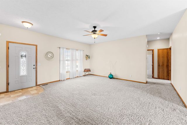 656 Joanie Ln, Salina, KS 67401