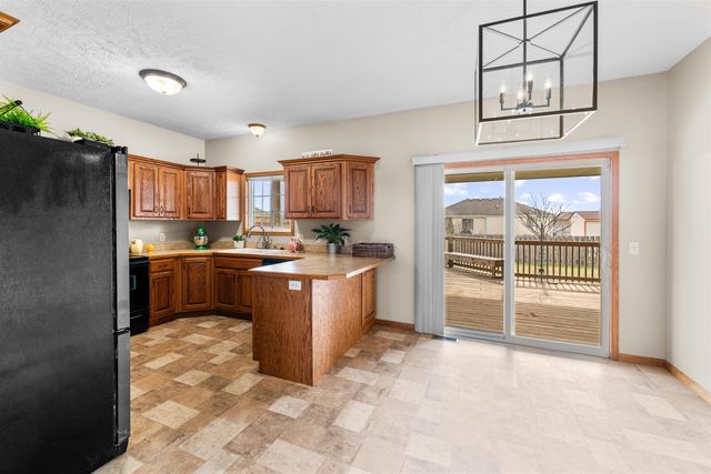 656 Joanie Ln, Salina, KS 67401