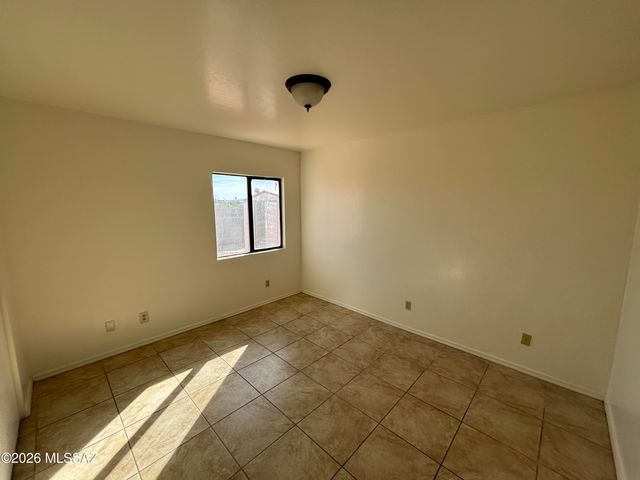 1634 E Calle Grandiosa, Tucson, AZ 85706