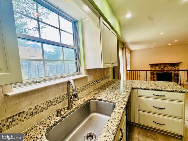 26 CHRISTOPHER MILLS DR, Mount Laurel, NJ 08054