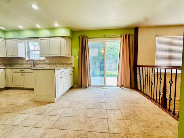 26 CHRISTOPHER MILLS DR, Mount Laurel, NJ 08054