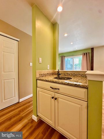 26 CHRISTOPHER MILLS DR, Mount Laurel, NJ 08054