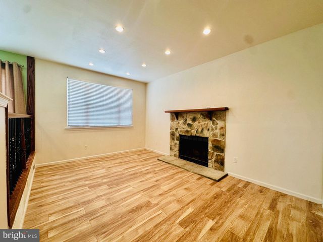26 CHRISTOPHER MILLS DR, Mount Laurel, NJ 08054