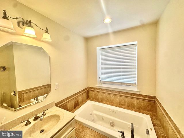 26 CHRISTOPHER MILLS DR, Mount Laurel, NJ 08054