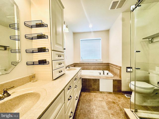 26 CHRISTOPHER MILLS DR, Mount Laurel, NJ 08054