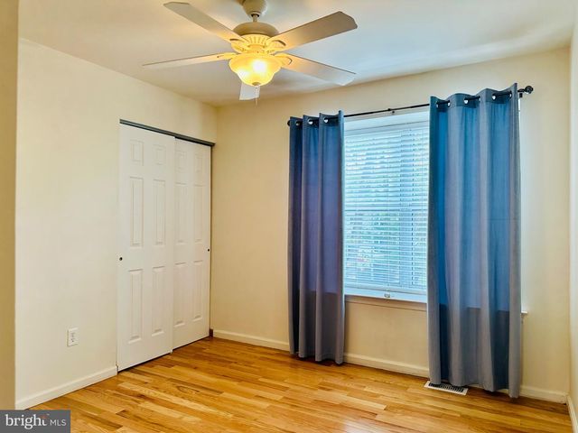 26 CHRISTOPHER MILLS DR, Mount Laurel, NJ 08054