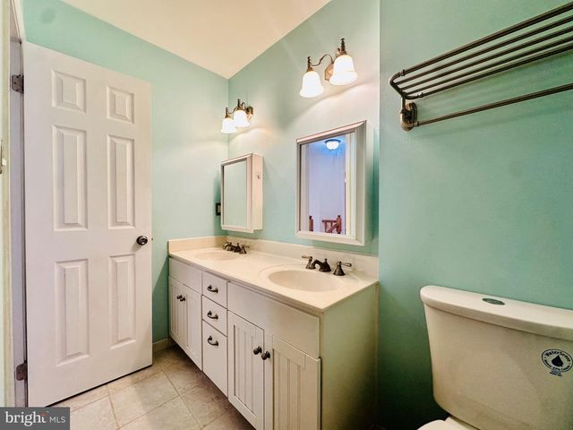 26 CHRISTOPHER MILLS DR, Mount Laurel, NJ 08054