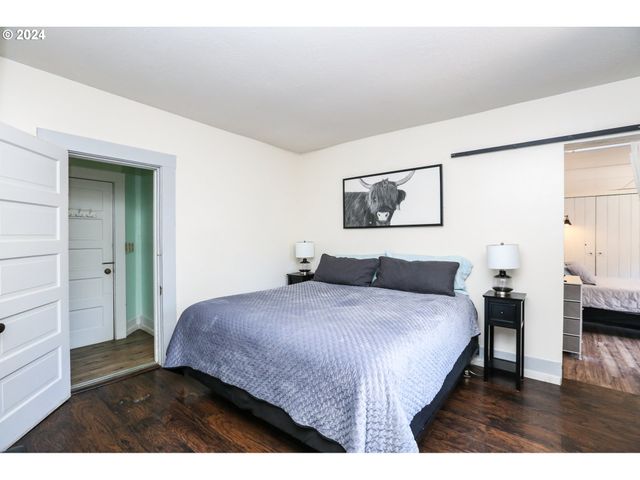 381 9TH St, Springfield, OR 97477