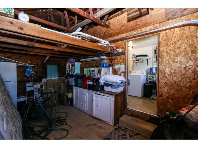 381 9TH St, Springfield, OR 97477