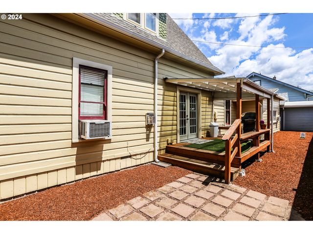 381 9TH St, Springfield, OR 97477