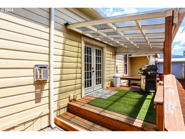 381 9TH St, Springfield, OR 97477