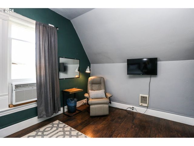 381 9TH St, Springfield, OR 97477