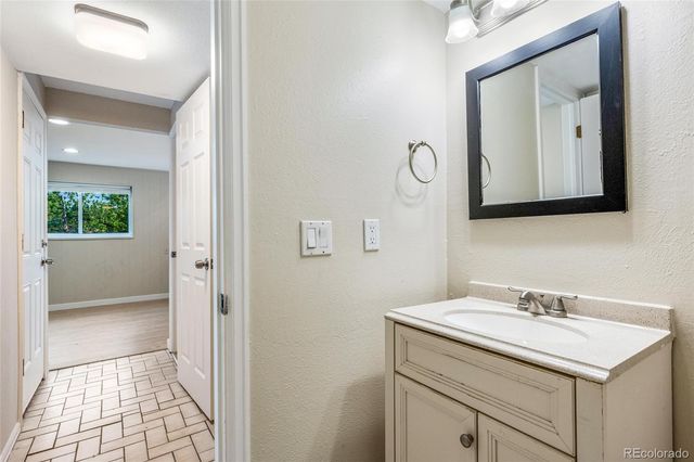 1541 S Fairplay Way, Aurora, CO 80012