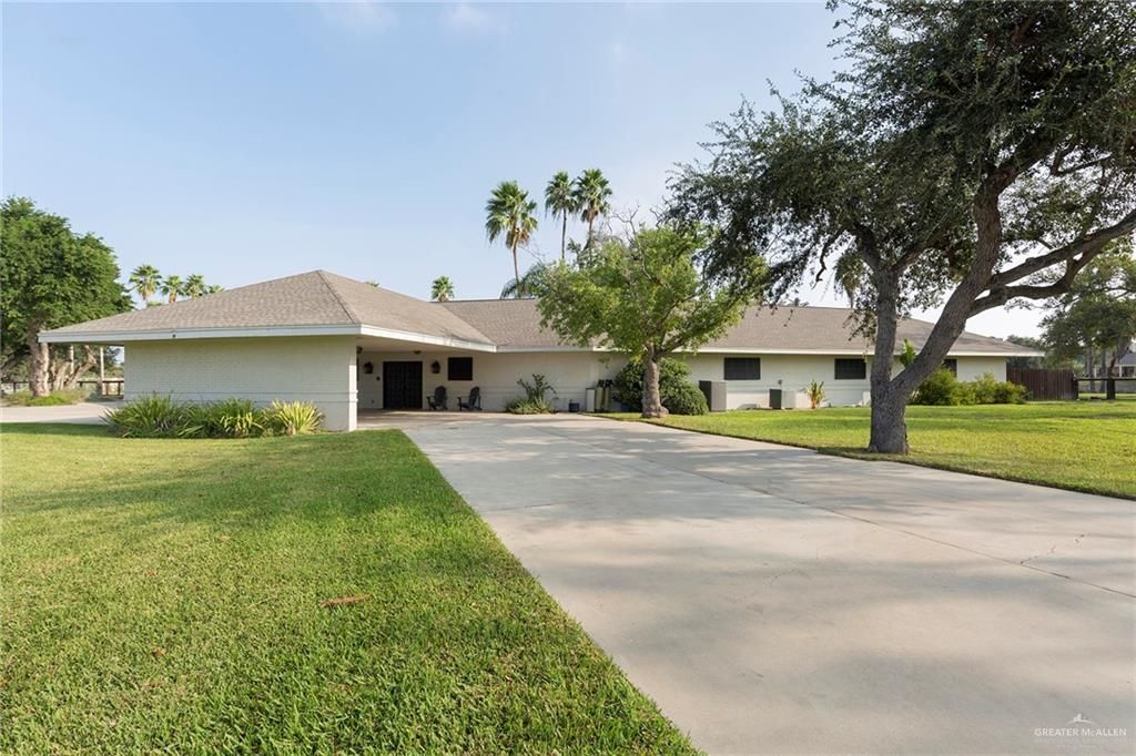 1061 Lion Lake S Drive, Weslaco, TX 78596