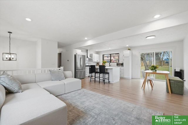 501 Laredo Road, Papillion, NE 68046