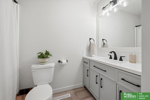 501 Laredo Road, Papillion, NE 68046