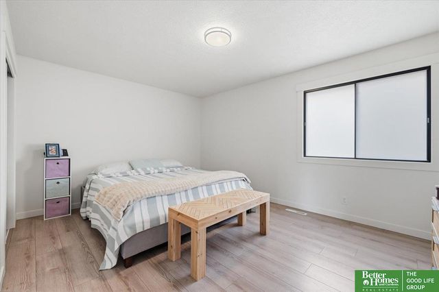 501 Laredo Road, Papillion, NE 68046