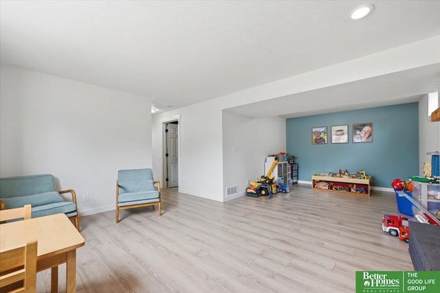 501 Laredo Road, Papillion, NE 68046