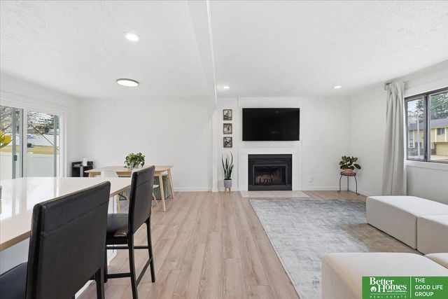 501 Laredo Road, Papillion, NE 68046