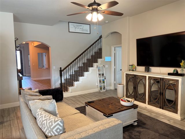 250 Bear Trail, Waxahachie, TX 75165