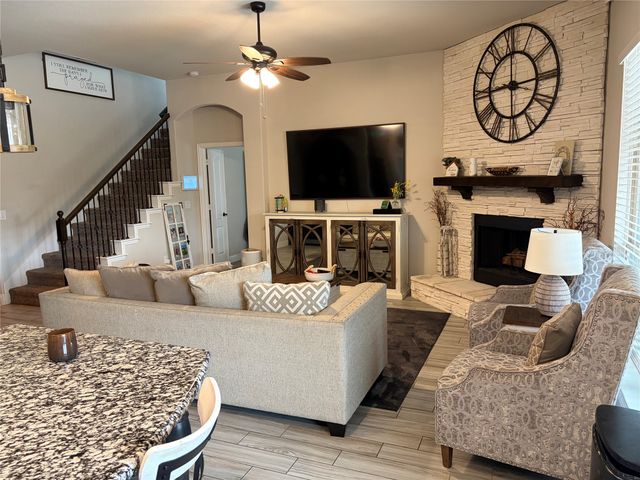 250 Bear Trail, Waxahachie, TX 75165