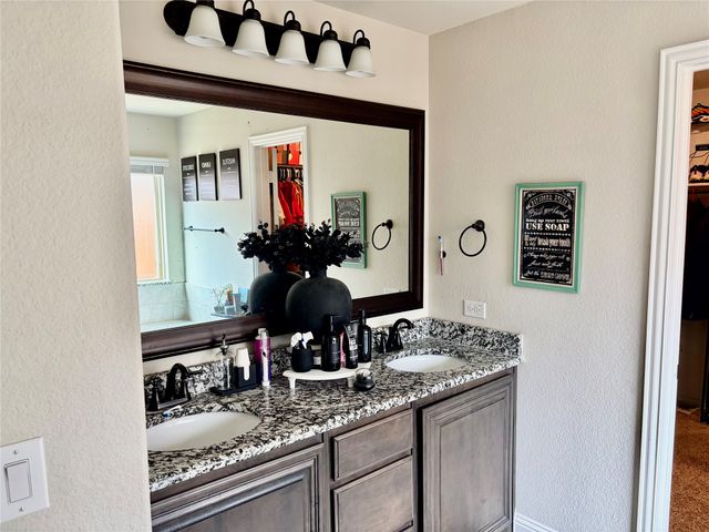 250 Bear Trail, Waxahachie, TX 75165