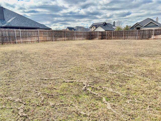 250 Bear Trail, Waxahachie, TX 75165