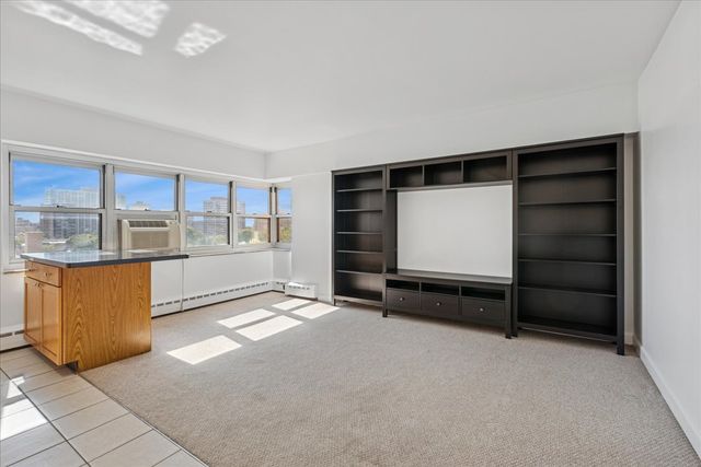 4960 N Marine Drive 816, Chicago, IL 60640