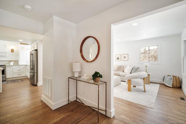 20 Upper Sheep Pasture Road, East Setauket, NY 11733