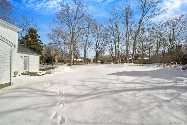 20 Upper Sheep Pasture Road, East Setauket, NY 11733