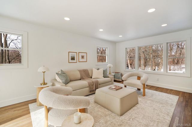 20 Upper Sheep Pasture Road, East Setauket, NY 11733