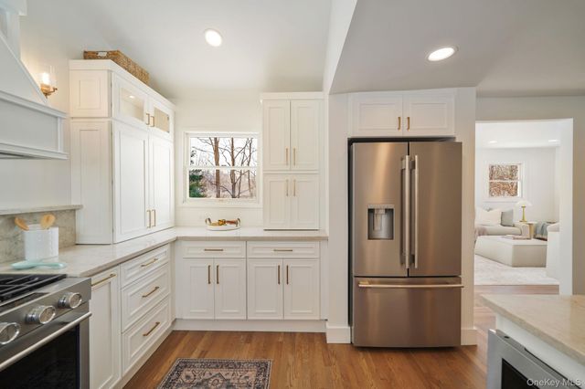 20 Upper Sheep Pasture Road, East Setauket, NY 11733