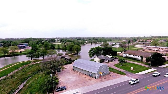 1425 N Main Street, Taylor, TX 76574